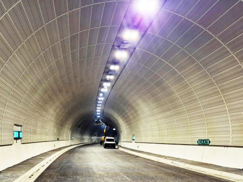 Tunel Konovo: kabelske police Hermi Fast Klick®